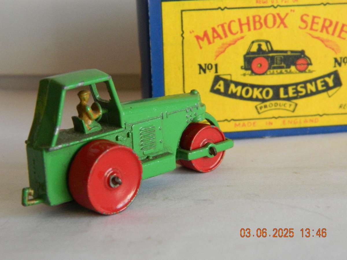 MATCHBOX SERIES  -  1 b -    DIESEL ROAD ROLLER  -  (AVELING BARFORD) - 57MM