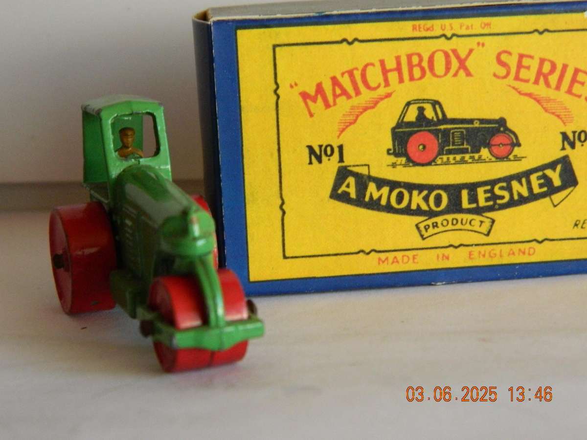 MATCHBOX SERIES  -  1 b -    DIESEL ROAD ROLLER  -  (AVELING BARFORD) - 57MM