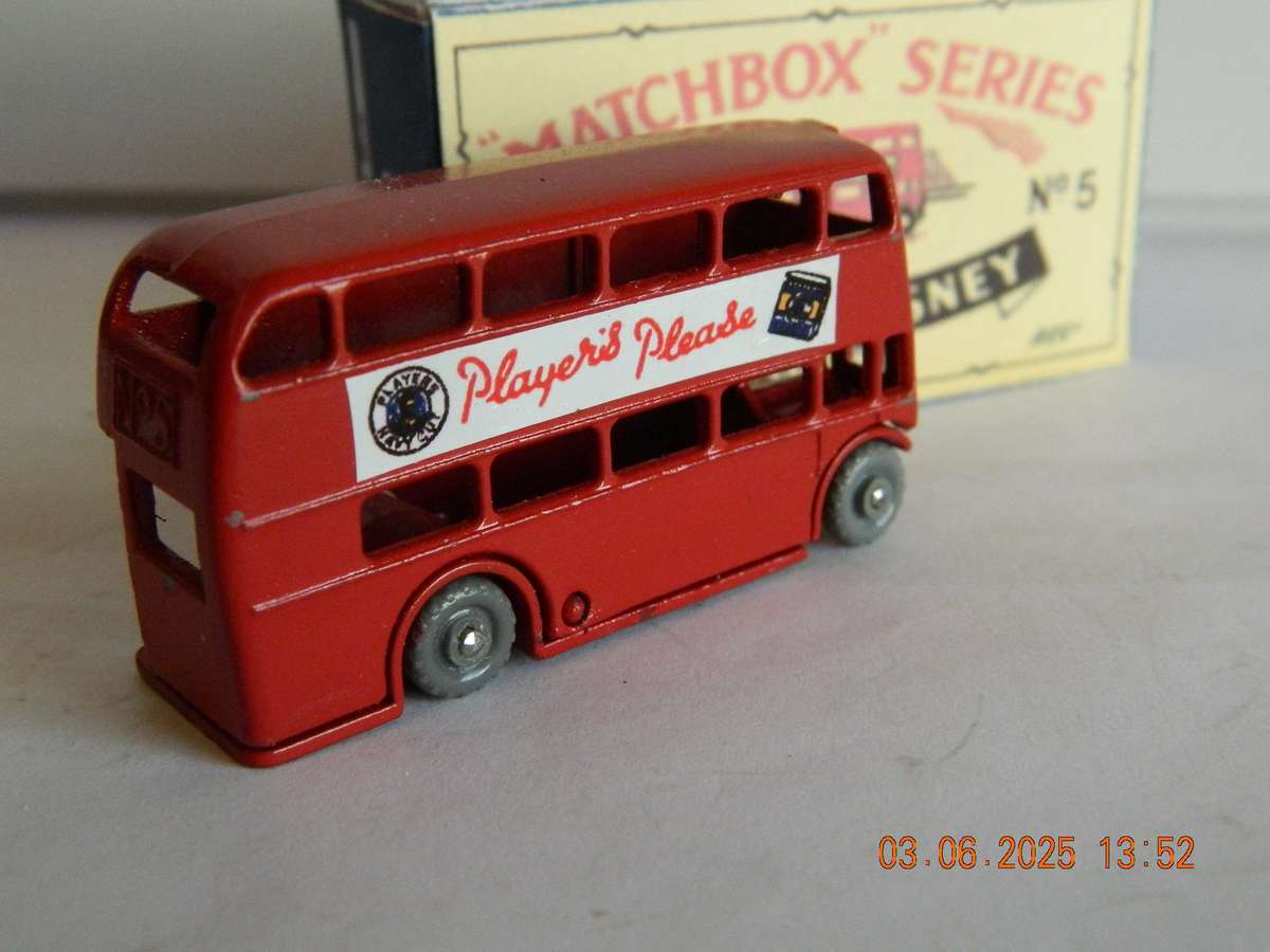 MATCHBOX SERIES  - 5 -    LONDON BUS - ROUTEMASTER  ( PLAYERS PLEASE )