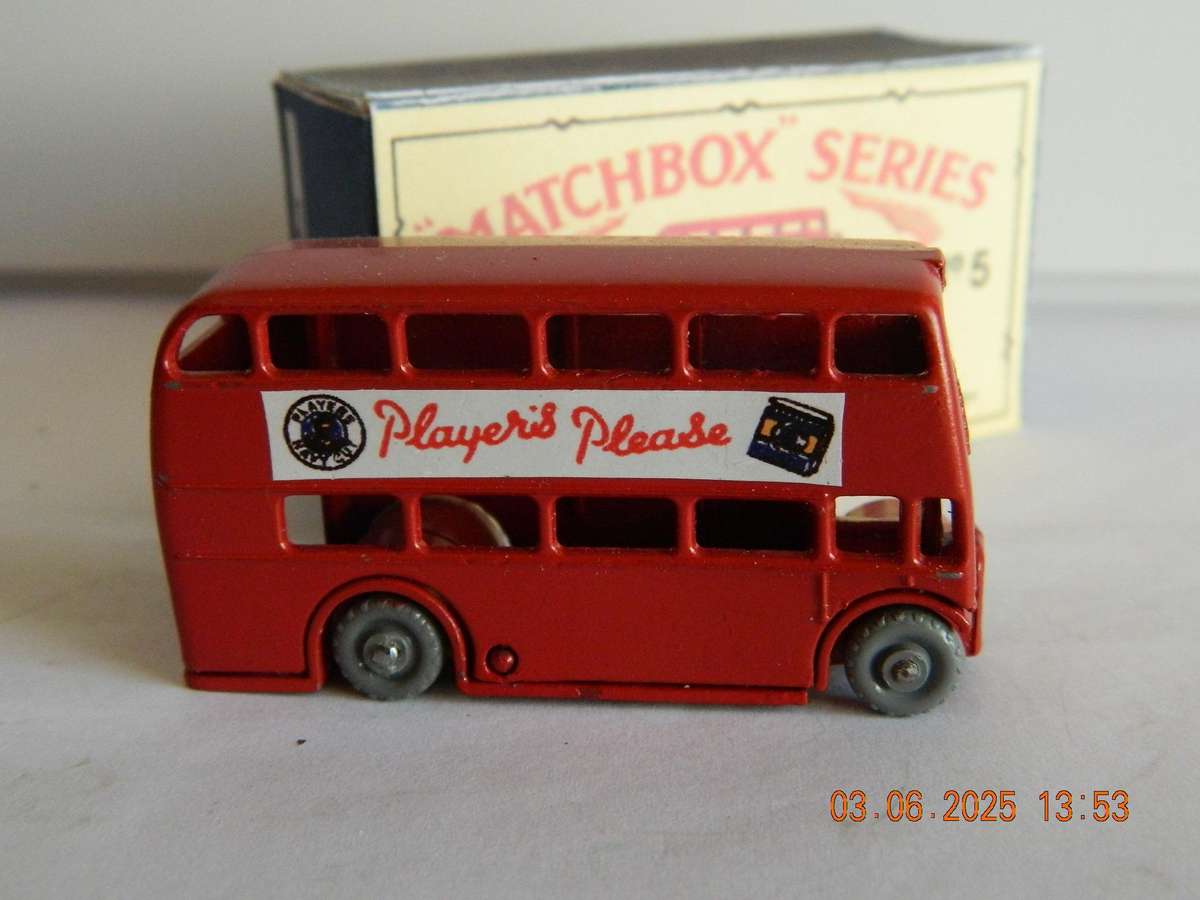 MATCHBOX SERIES  - 5 -    LONDON BUS - ROUTEMASTER  ( PLAYERS PLEASE )
