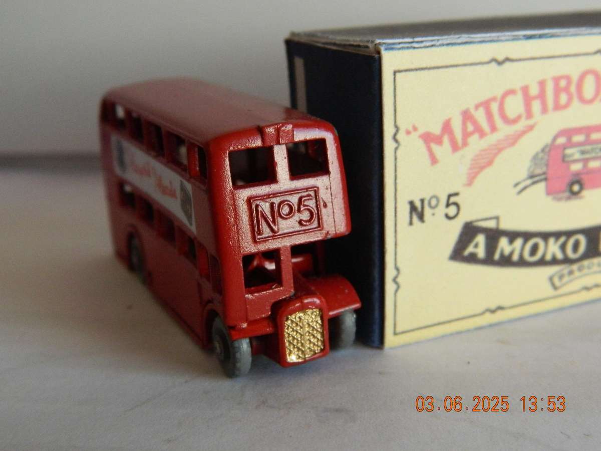 MATCHBOX SERIES  - 5 -    LONDON BUS - ROUTEMASTER  ( PLAYERS PLEASE )