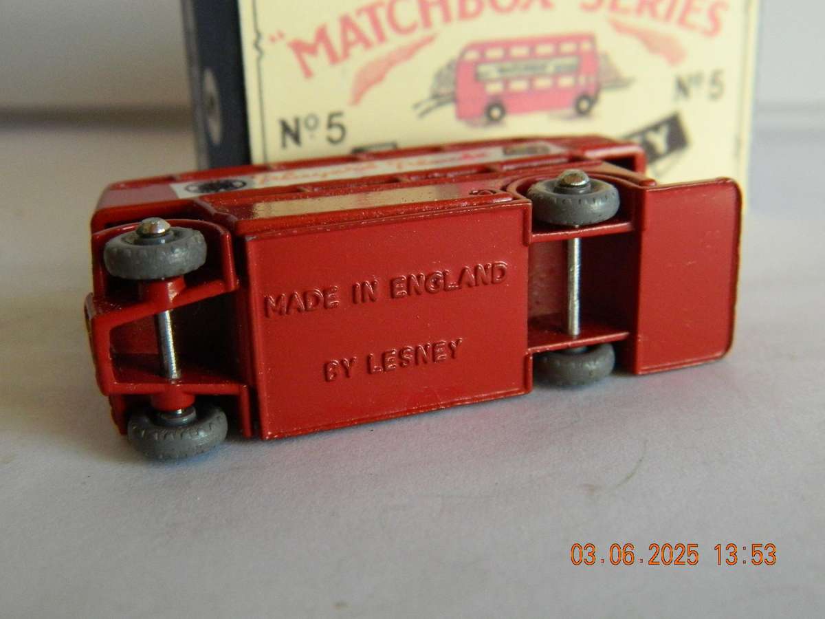 MATCHBOX SERIES  - 5 -    LONDON BUS - ROUTEMASTER  ( PLAYERS PLEASE )