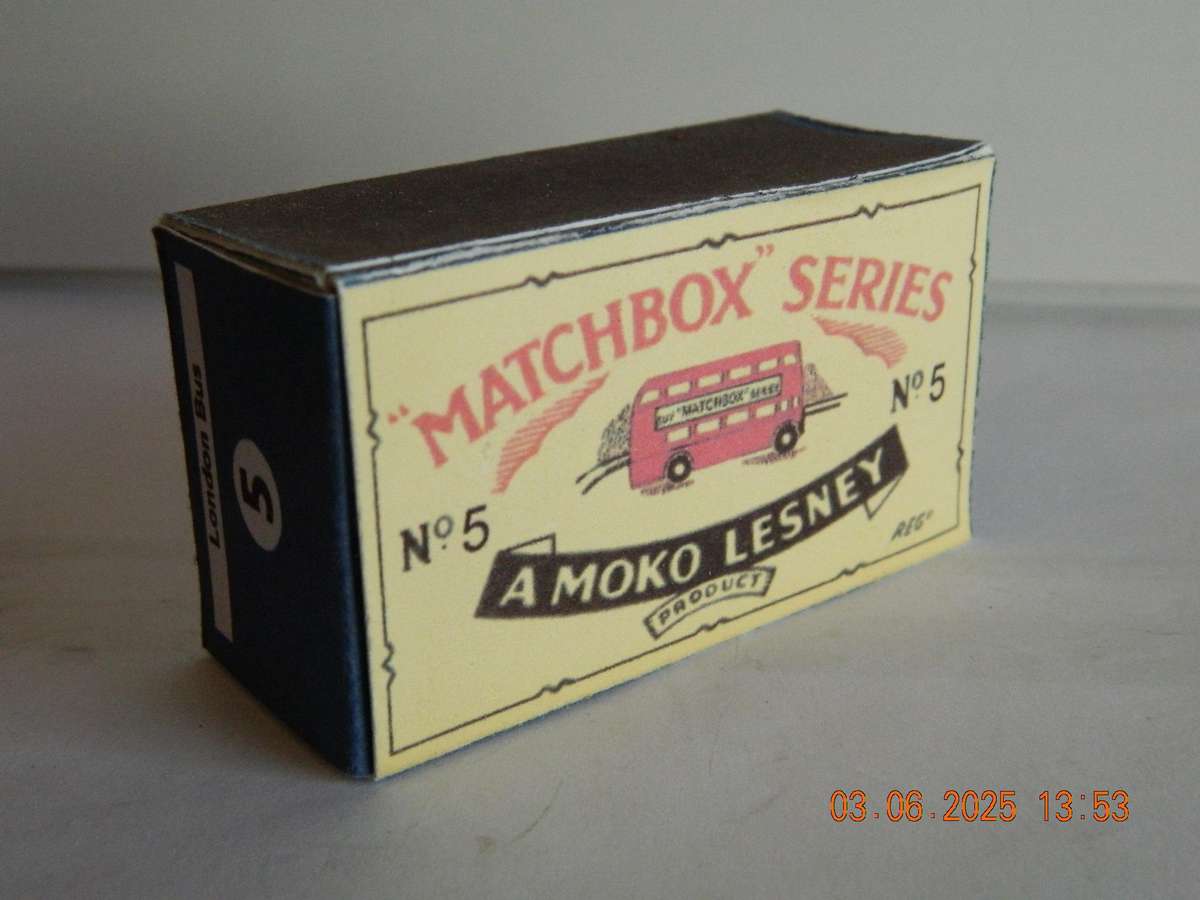 MATCHBOX SERIES  - 5 -    LONDON BUS - ROUTEMASTER  ( PLAYERS PLEASE )