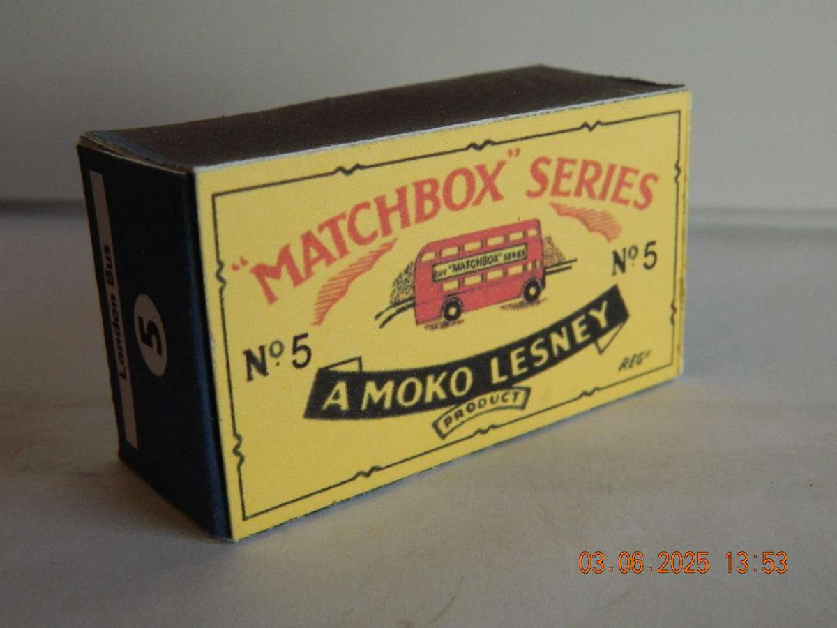 MATCHBOX SERIES  - 5 -    LONDON BUS - ROUTEMASTER  ( PLAYERS PLEASE )