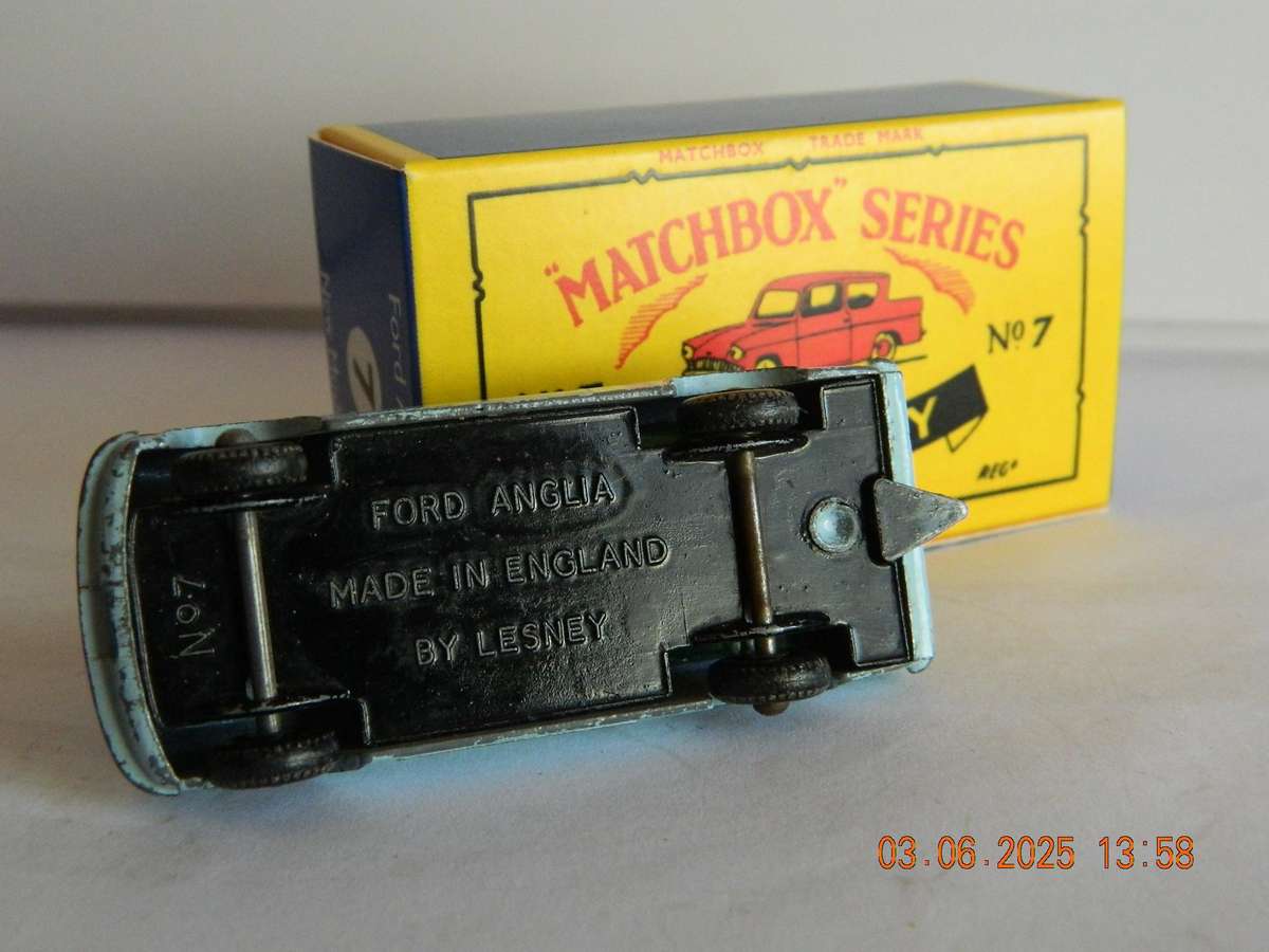 MATCHBOX SERIES  -  7  -    FORD ANGLIA
