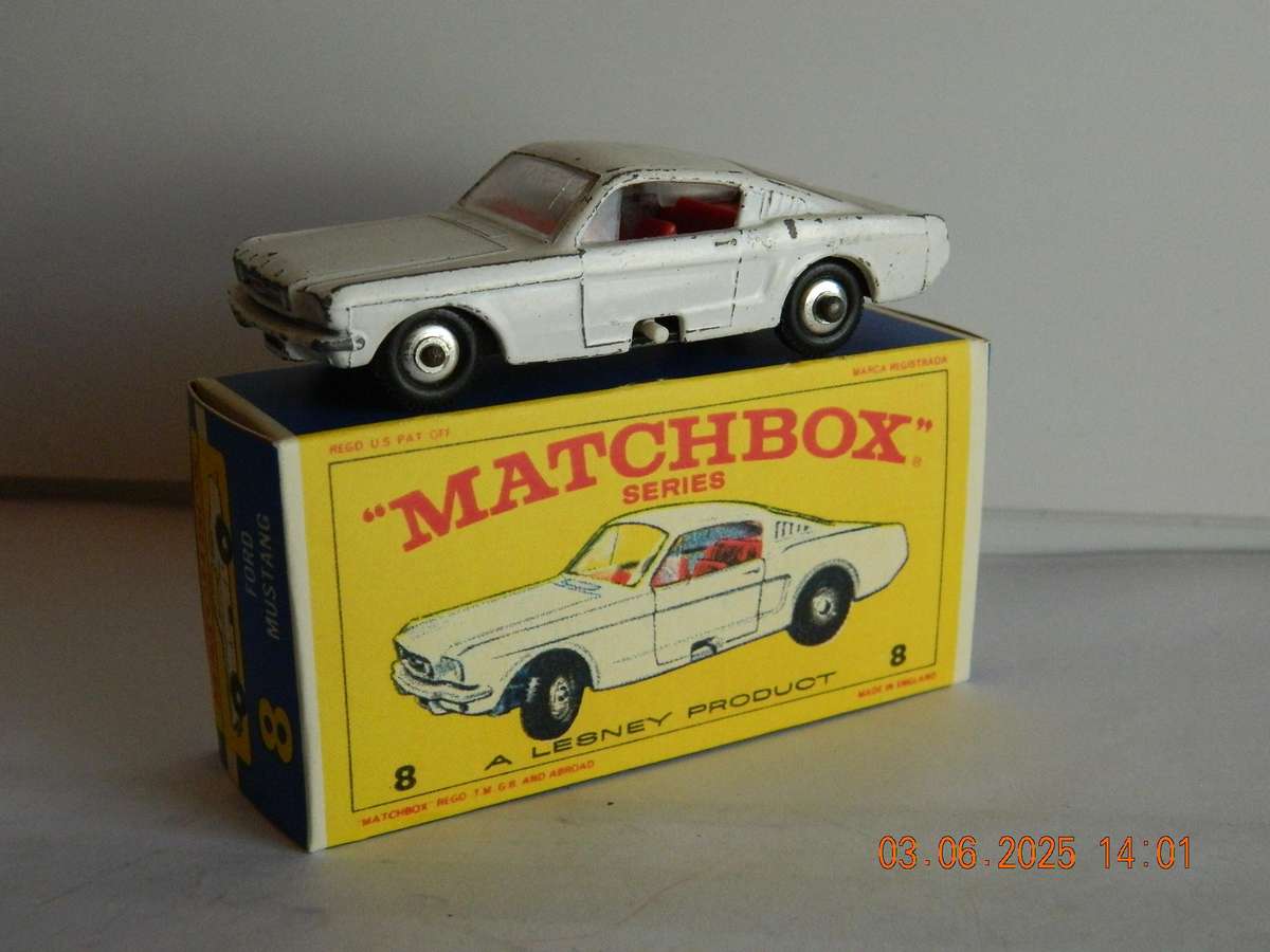 MATCHBOX SERIES  -  8  -  FORD MUSTANG