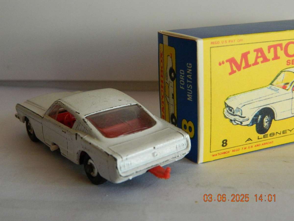MATCHBOX SERIES  -  8  -  FORD MUSTANG