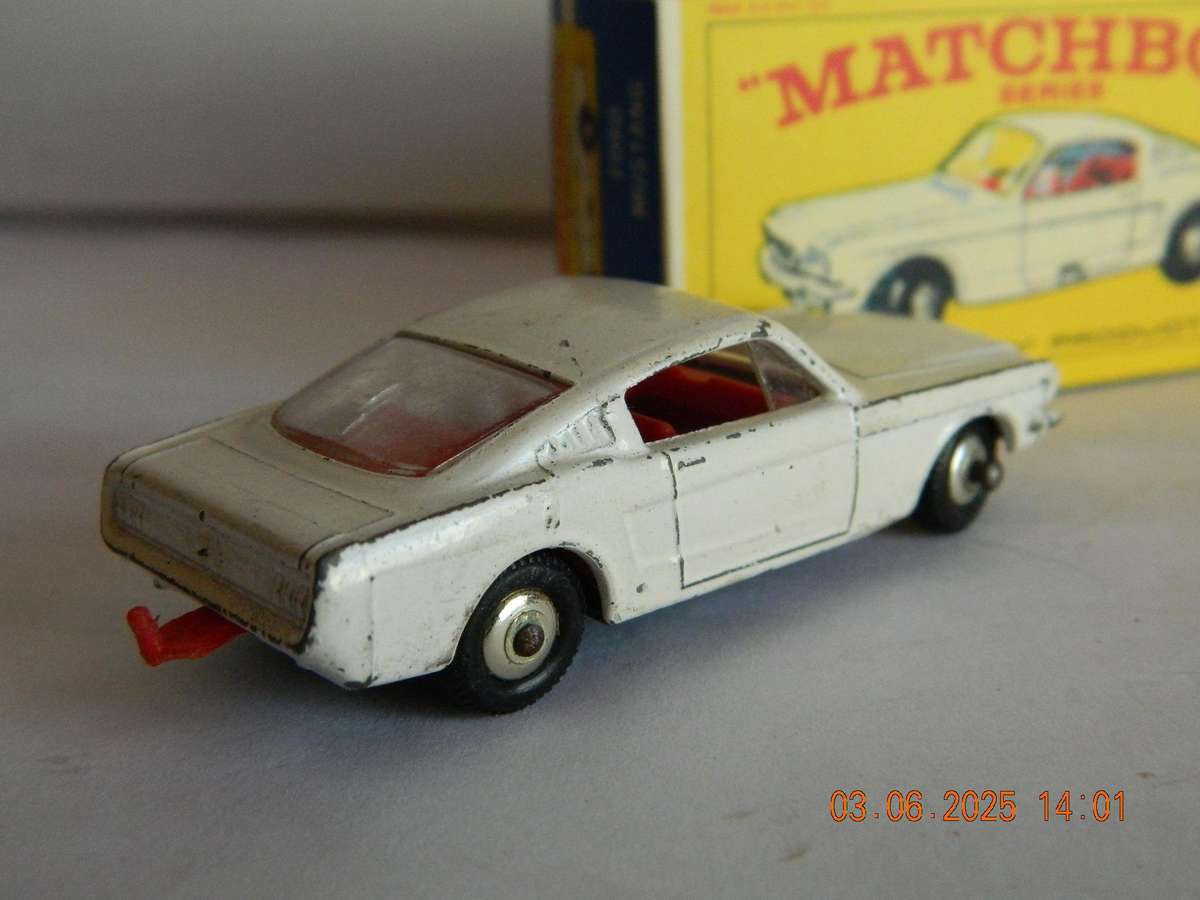 MATCHBOX SERIES  -  8  -  FORD MUSTANG