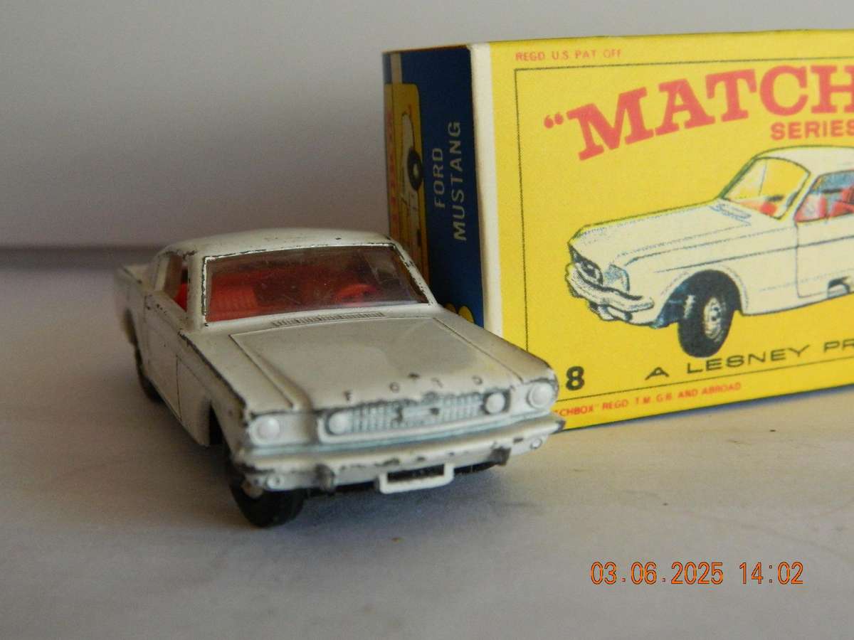 MATCHBOX SERIES  -  8  -  FORD MUSTANG