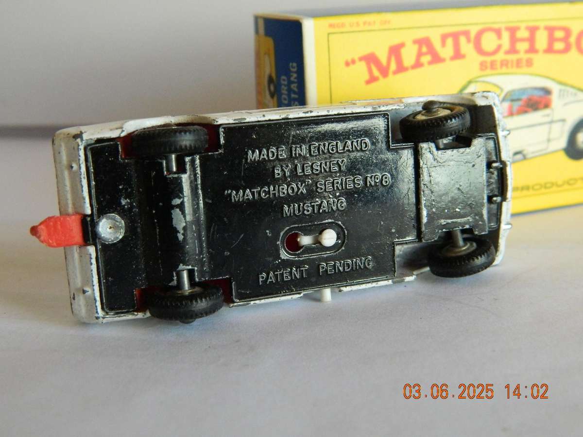 MATCHBOX SERIES  -  8  -  FORD MUSTANG