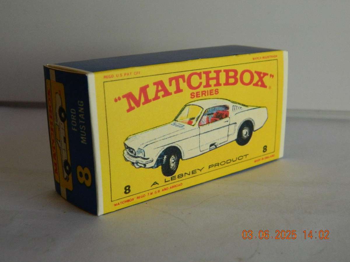 MATCHBOX SERIES  -  8  -  FORD MUSTANG