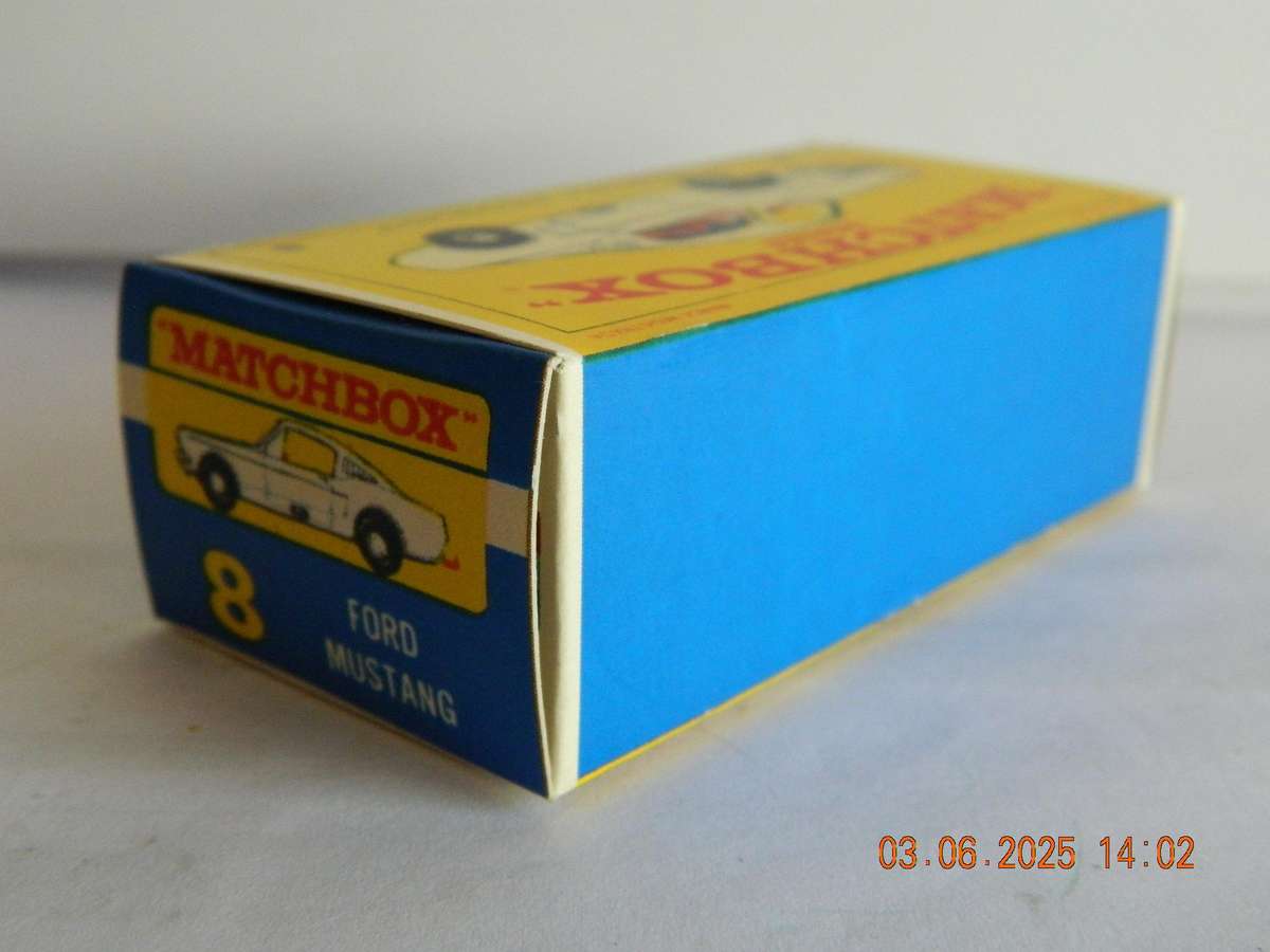 MATCHBOX SERIES  -  8  -  FORD MUSTANG