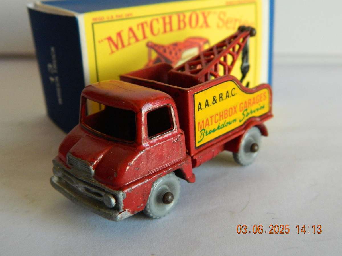 MATCHBOX SERIES  -  13   -  THAMES TRADER WRECK  TRUCK
