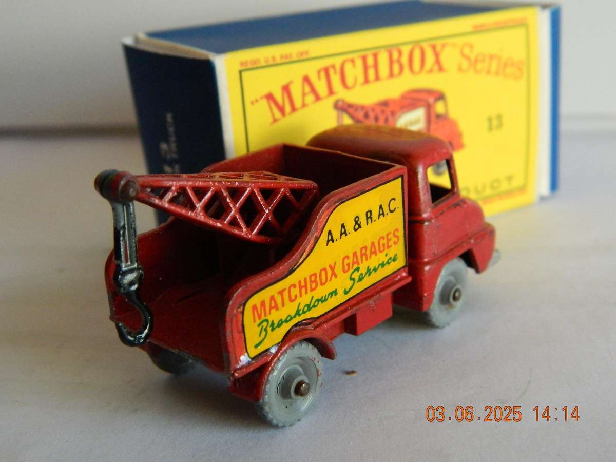 MATCHBOX SERIES  -  13   -  THAMES TRADER WRECK  TRUCK