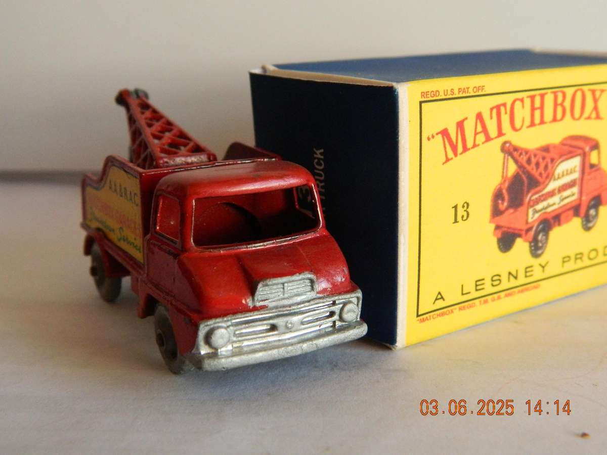 MATCHBOX SERIES  -  13   -  THAMES TRADER WRECK  TRUCK