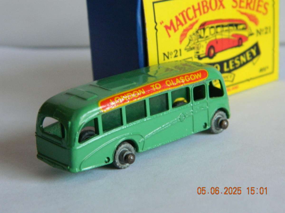 MATCHBOX SERIES  - 21  -   BEDFORD COACH -  (57MM)