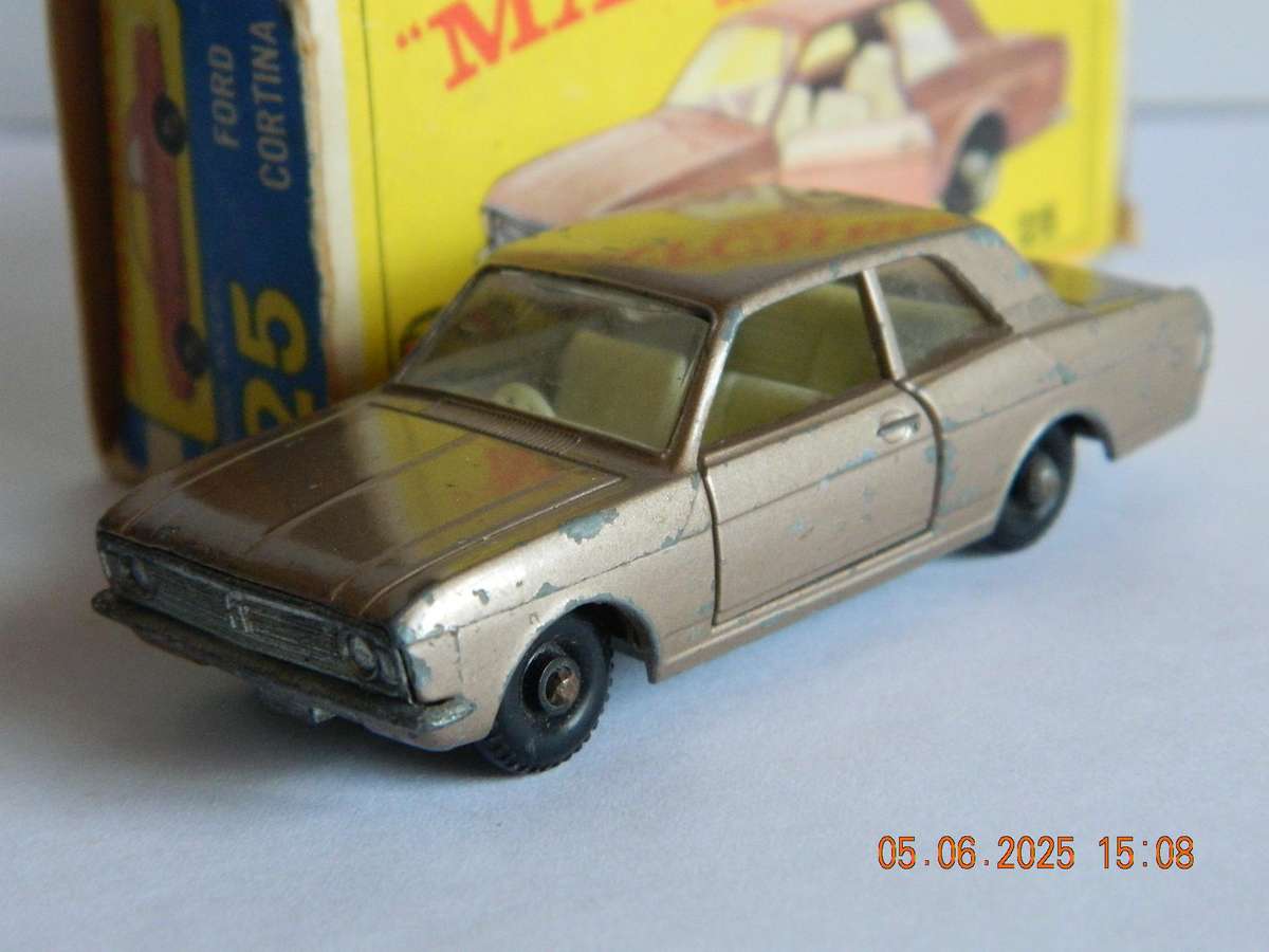 MATCHBOX SERIES  - 25  -   FORD CORTINA  -  ORIGINAL BOX