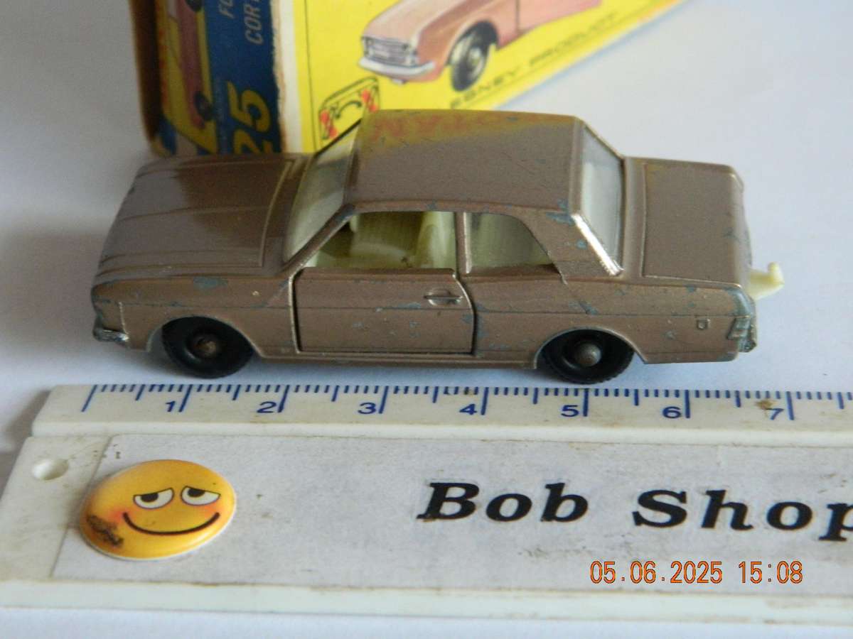 MATCHBOX SERIES  - 25  -   FORD CORTINA  -  ORIGINAL BOX