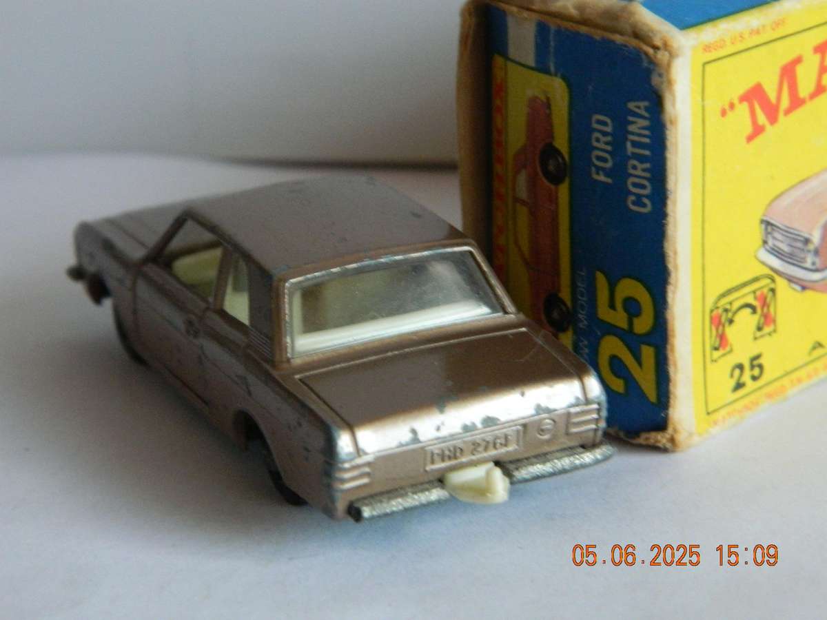 MATCHBOX SERIES  - 25  -   FORD CORTINA  -  ORIGINAL BOX