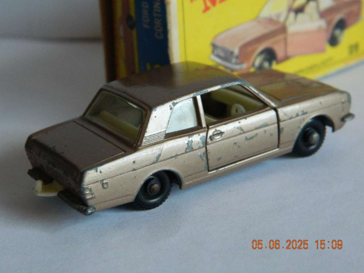 MATCHBOX SERIES  - 25  -   FORD CORTINA  -  ORIGINAL BOX