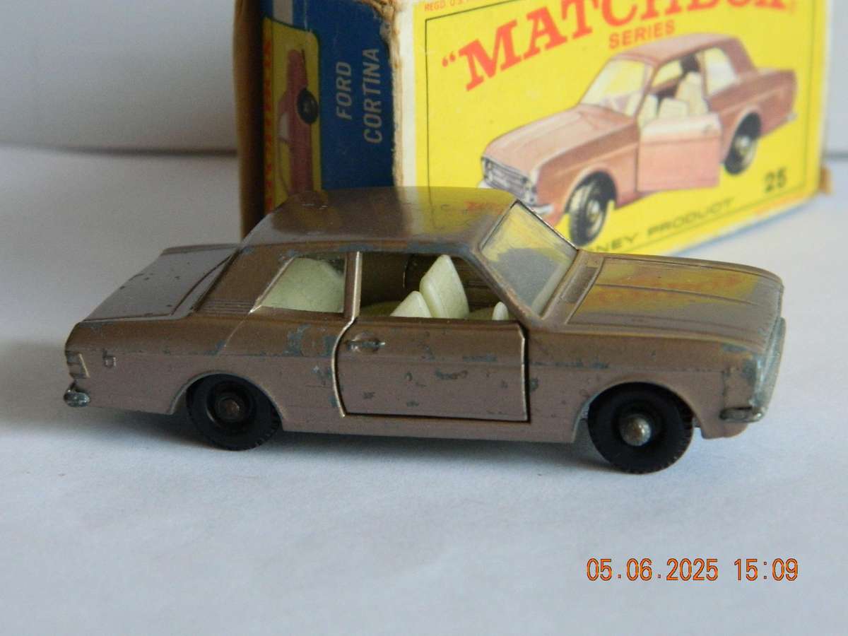 MATCHBOX SERIES  - 25  -   FORD CORTINA  -  ORIGINAL BOX