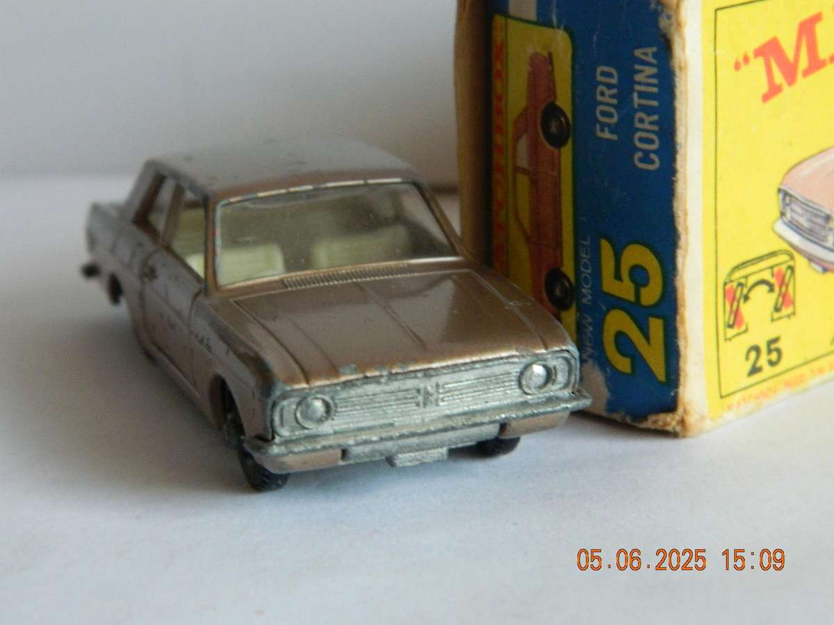 MATCHBOX SERIES  - 25  -   FORD CORTINA  -  ORIGINAL BOX