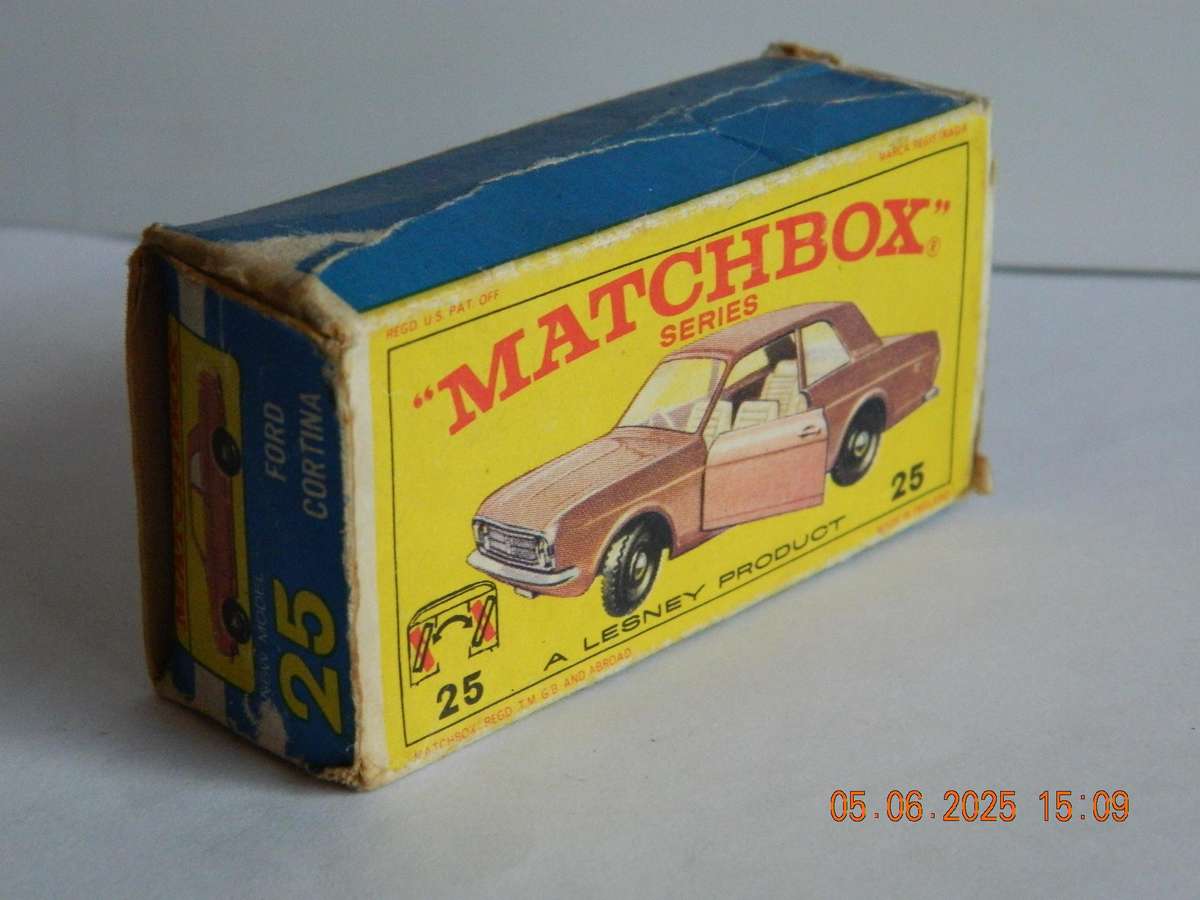 MATCHBOX SERIES  - 25  -   FORD CORTINA  -  ORIGINAL BOX