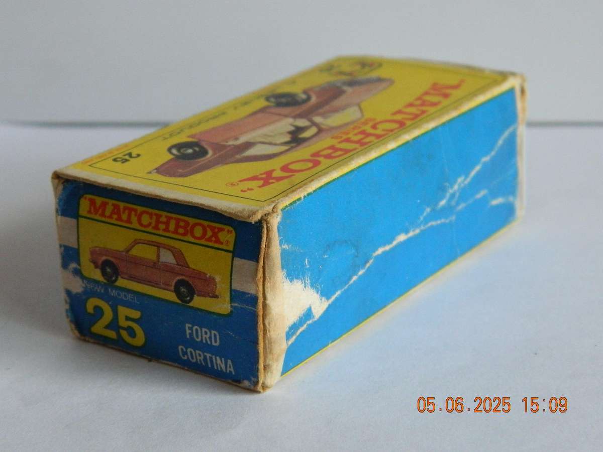 MATCHBOX SERIES  - 25  -   FORD CORTINA  -  ORIGINAL BOX