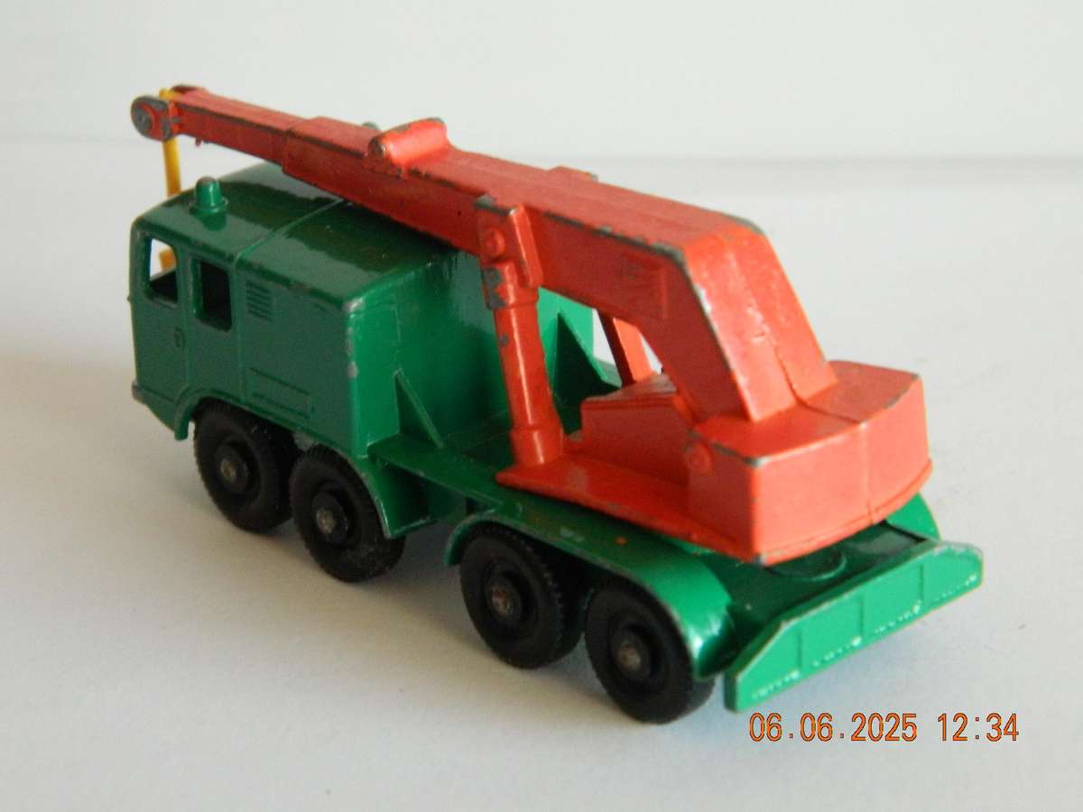 MATCHBOX SERIES  -  30  -   8 WHEEL CRANE TRUCK