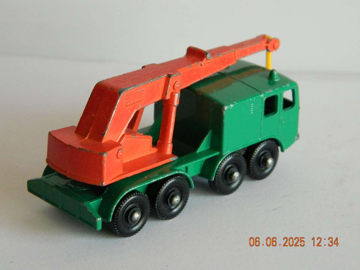 MATCHBOX SERIES  -  30  -   8 WHEEL CRANE TRUCK