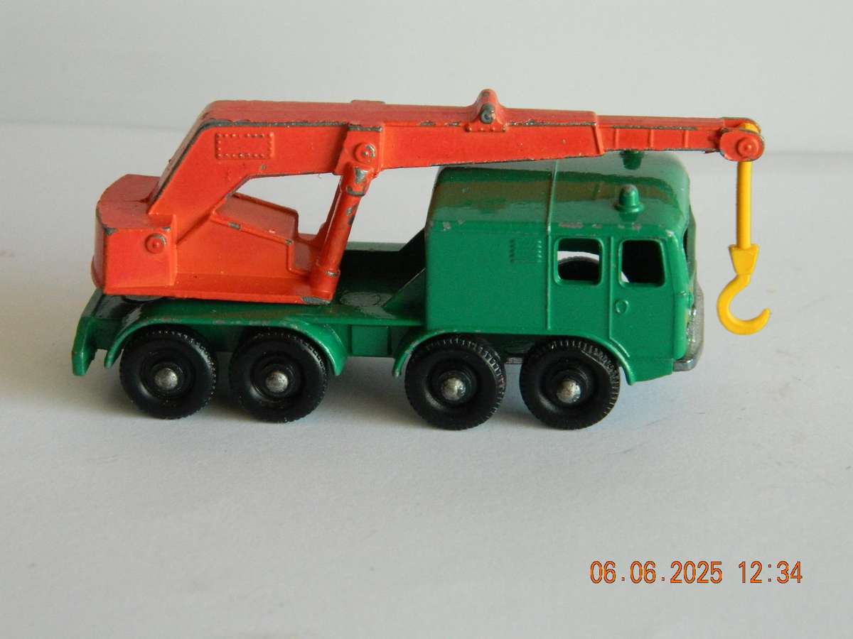MATCHBOX SERIES  -  30  -   8 WHEEL CRANE TRUCK