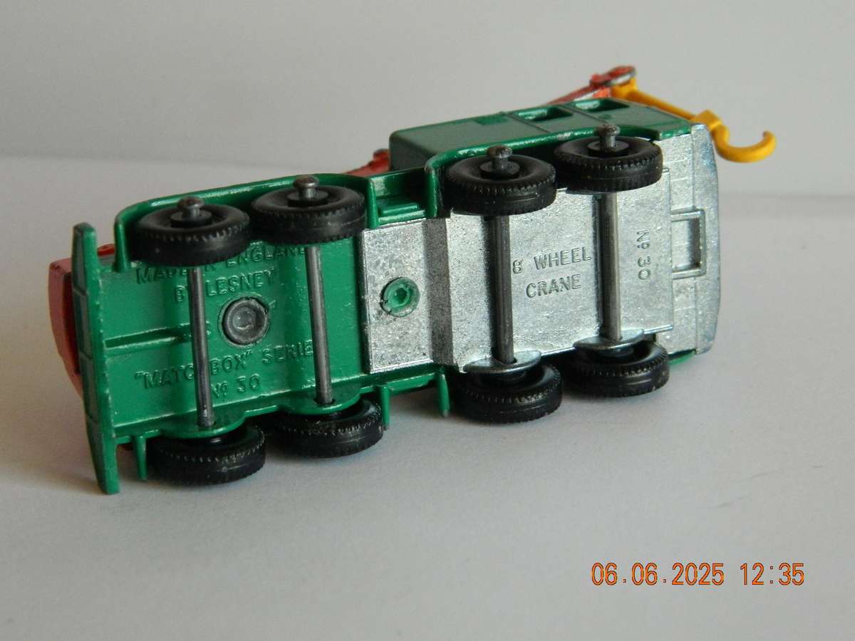 MATCHBOX SERIES  -  30  -   8 WHEEL CRANE TRUCK