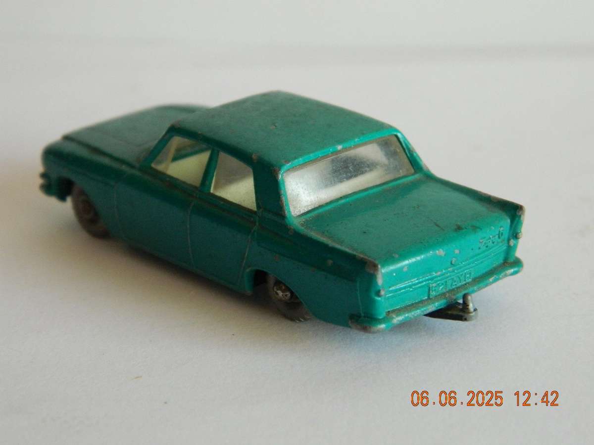 MATCHBOX SERIES  -  33  -   FORD ZEPHYR