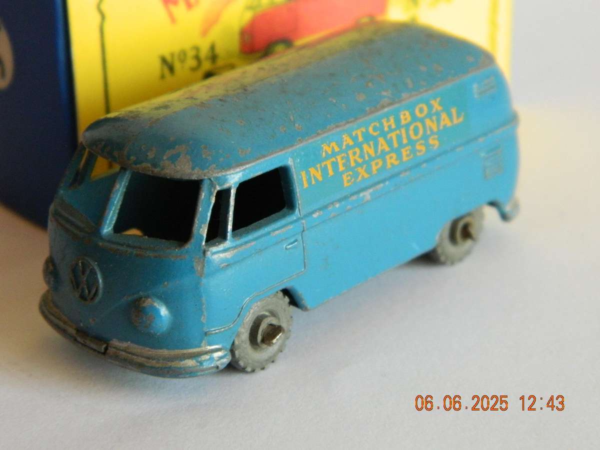 MATCHBOX SERIES  -  34  -   VOLKSWAGEN 15CWT VAN