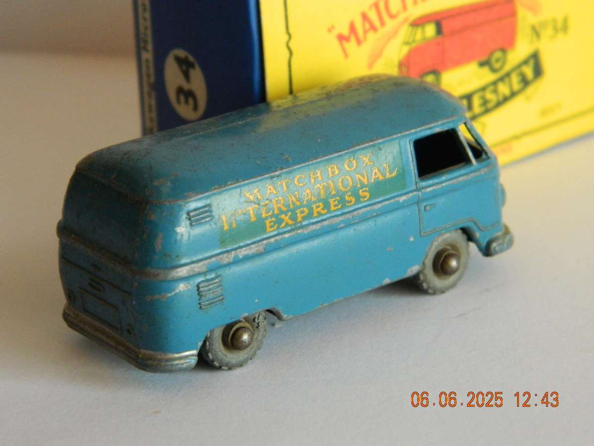 MATCHBOX SERIES  -  34  -   VOLKSWAGEN 15CWT VAN