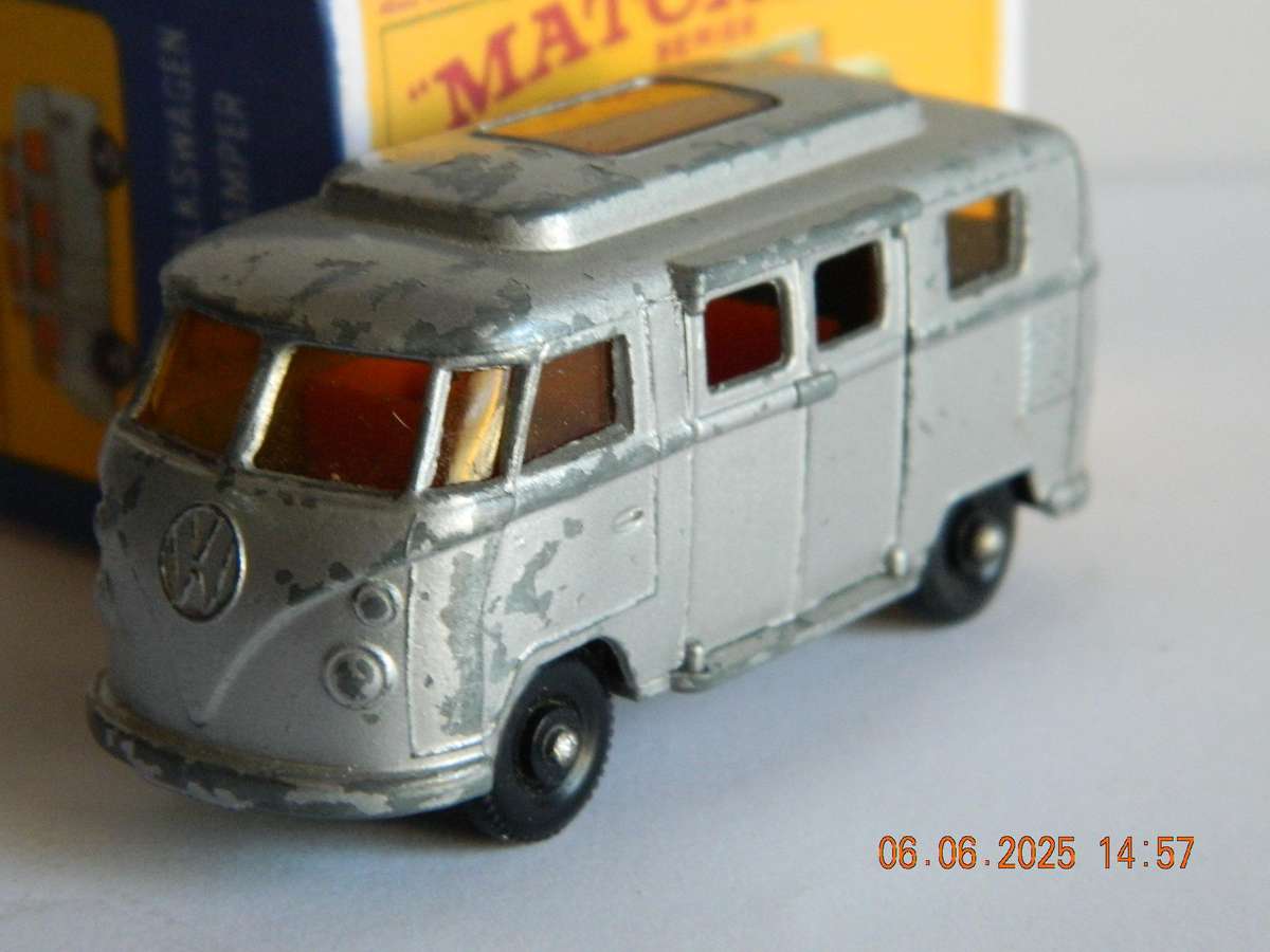 MATCHBOX SERIES  -  34  -   VOLKSWAGEN CAMPER