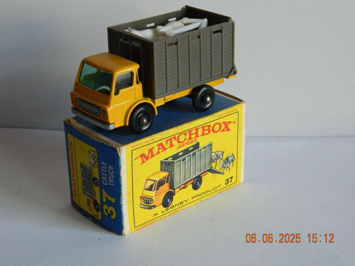 MATCHBOX SERIES  -  37  -   DODGE CATTLE TRUCK  -  ORIGINAL BOX
