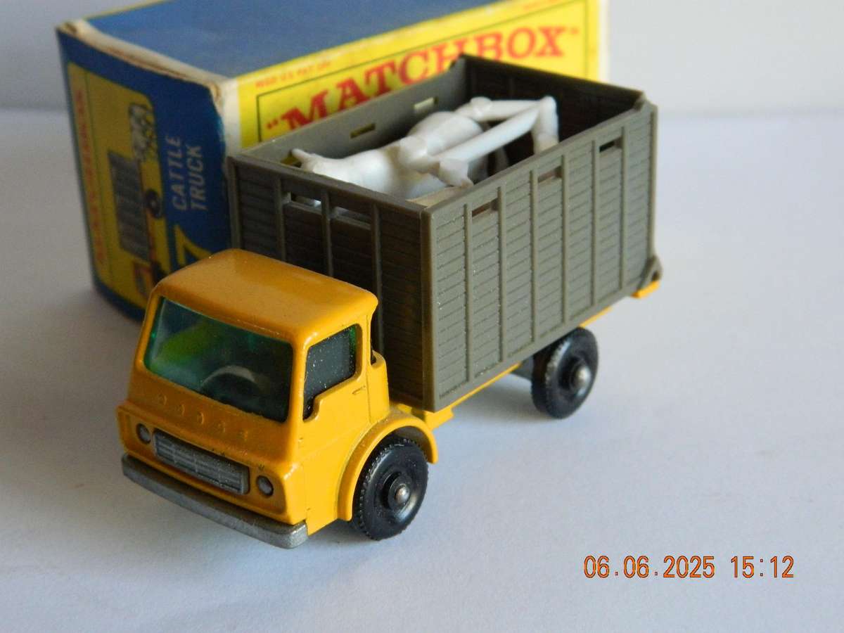 MATCHBOX SERIES  -  37  -   DODGE CATTLE TRUCK  -  ORIGINAL BOX