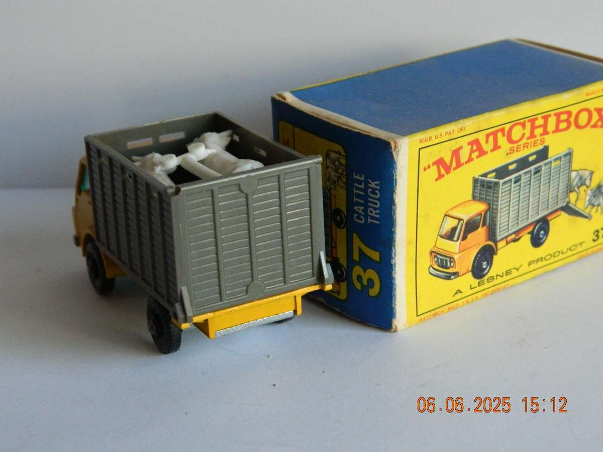 MATCHBOX SERIES  -  37  -   DODGE CATTLE TRUCK  -  ORIGINAL BOX