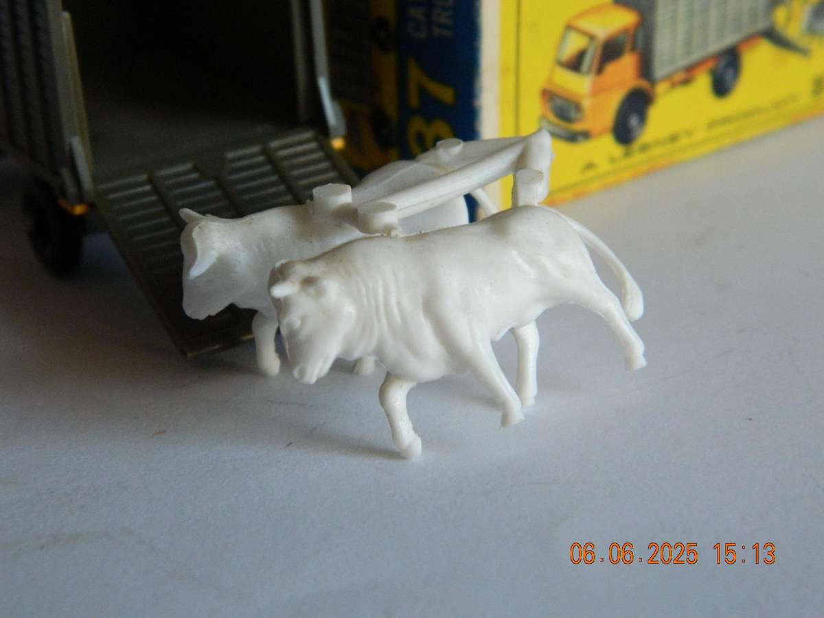 MATCHBOX SERIES  -  37  -   DODGE CATTLE TRUCK  -  ORIGINAL BOX