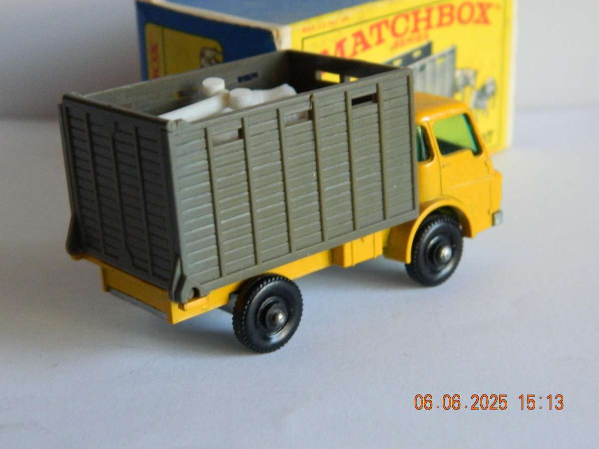 MATCHBOX SERIES  -  37  -   DODGE CATTLE TRUCK  -  ORIGINAL BOX
