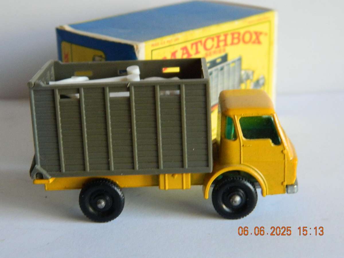 MATCHBOX SERIES  -  37  -   DODGE CATTLE TRUCK  -  ORIGINAL BOX