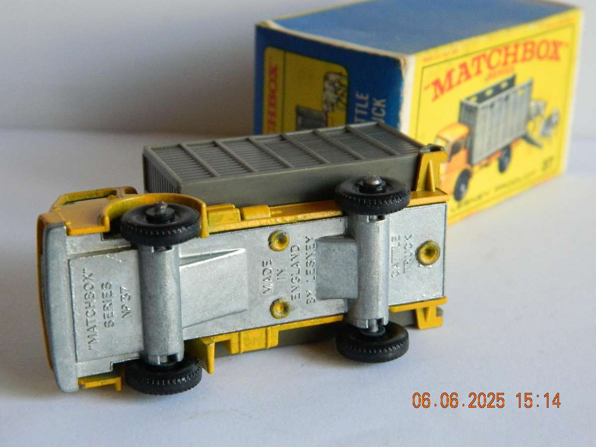 MATCHBOX SERIES  -  37  -   DODGE CATTLE TRUCK  -  ORIGINAL BOX