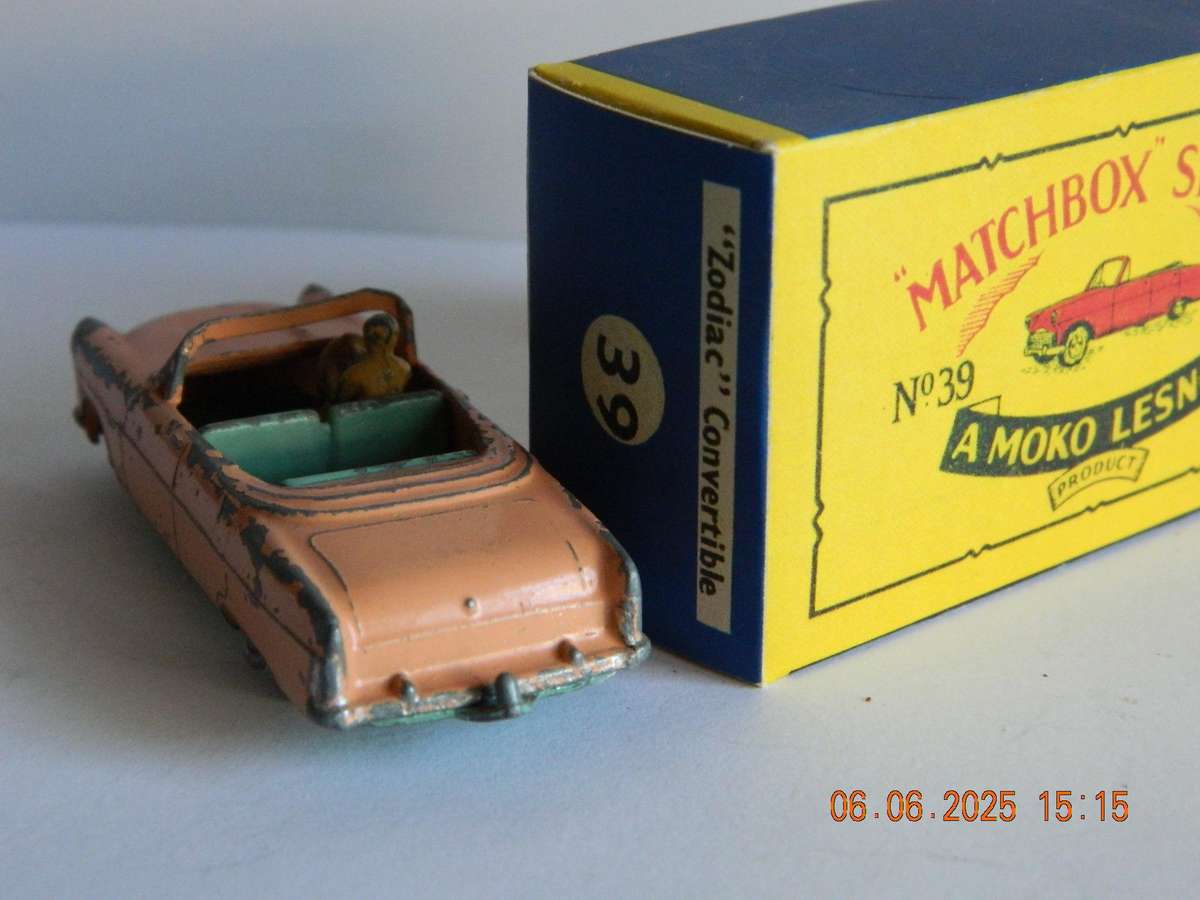 MATCHBOX SERIES  -  39  -   FORD ZODIAC CONVERTIBLE