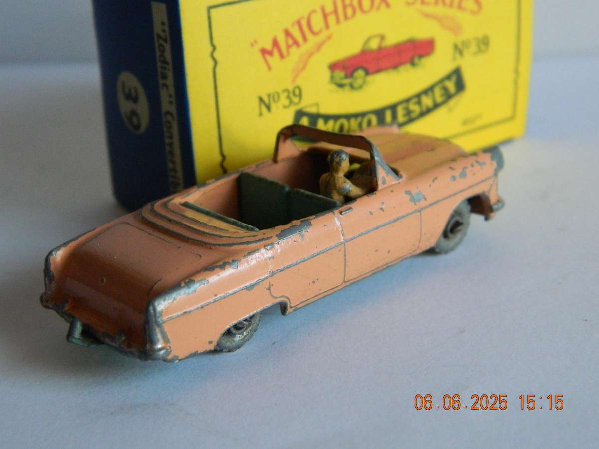 MATCHBOX SERIES  -  39  -   FORD ZODIAC CONVERTIBLE