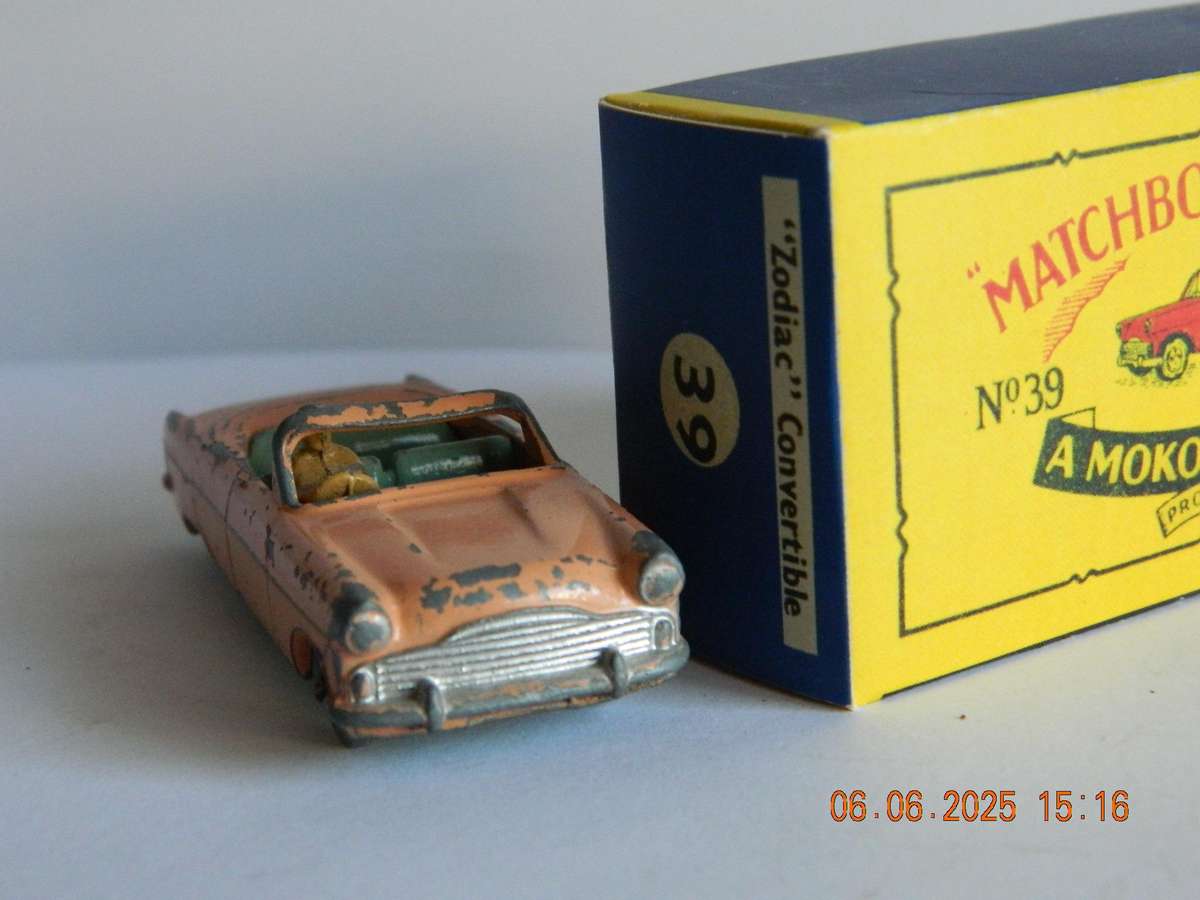 MATCHBOX SERIES  -  39  -   FORD ZODIAC CONVERTIBLE