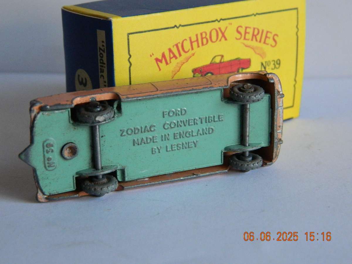 MATCHBOX SERIES  -  39  -   FORD ZODIAC CONVERTIBLE