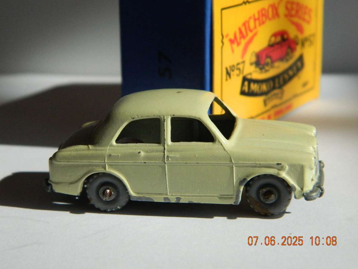 MATCHBOX SERIES  -  57  -  WOLSELEY  1500