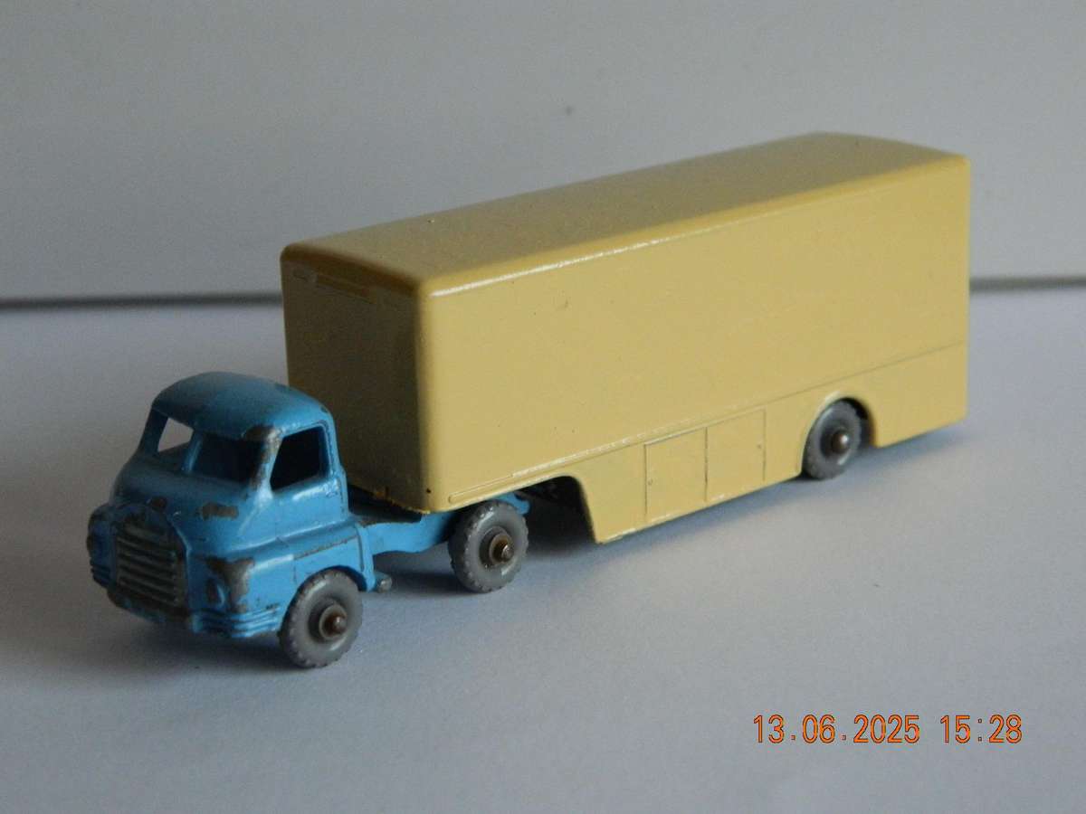 MATCHBOX SERIES - MAJORPACK -  NO.  2  -   BEDFORD ARTICULATED TRUCK  -  "WALLS ICE CREAM"