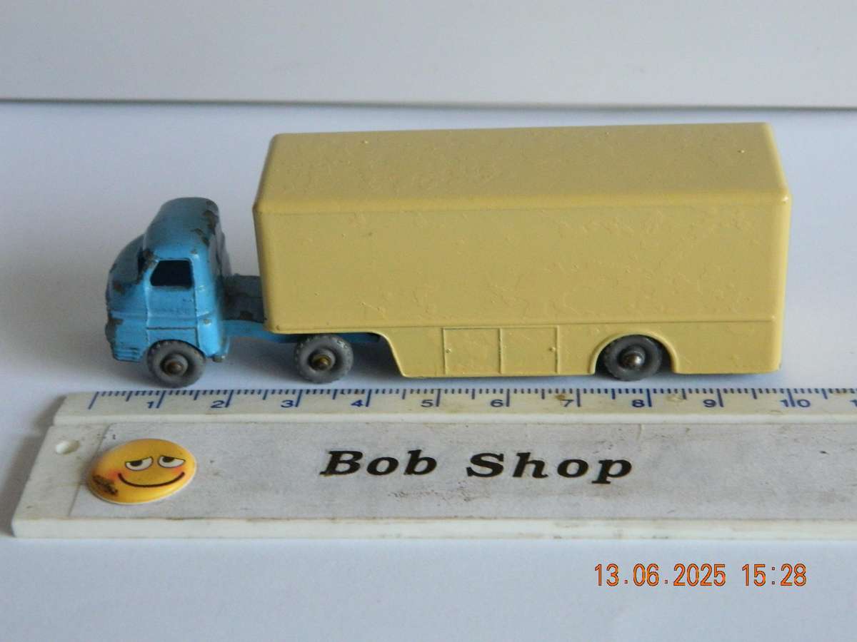 MATCHBOX SERIES - MAJORPACK -  NO.  2  -   BEDFORD ARTICULATED TRUCK  -  "WALLS ICE CREAM"